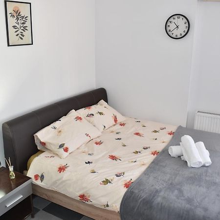 Occidental Wise Transit Hotel Бухарест Екстер'єр фото