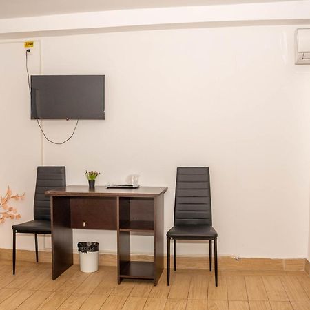 Occidental Wise Transit Hotel Бухарест Екстер'єр фото