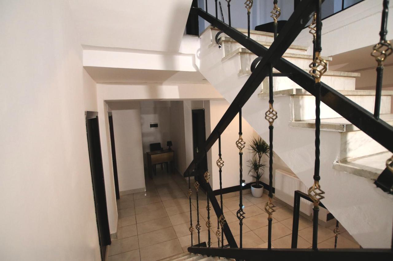Occidental Wise Transit Hotel Бухарест Екстер'єр фото