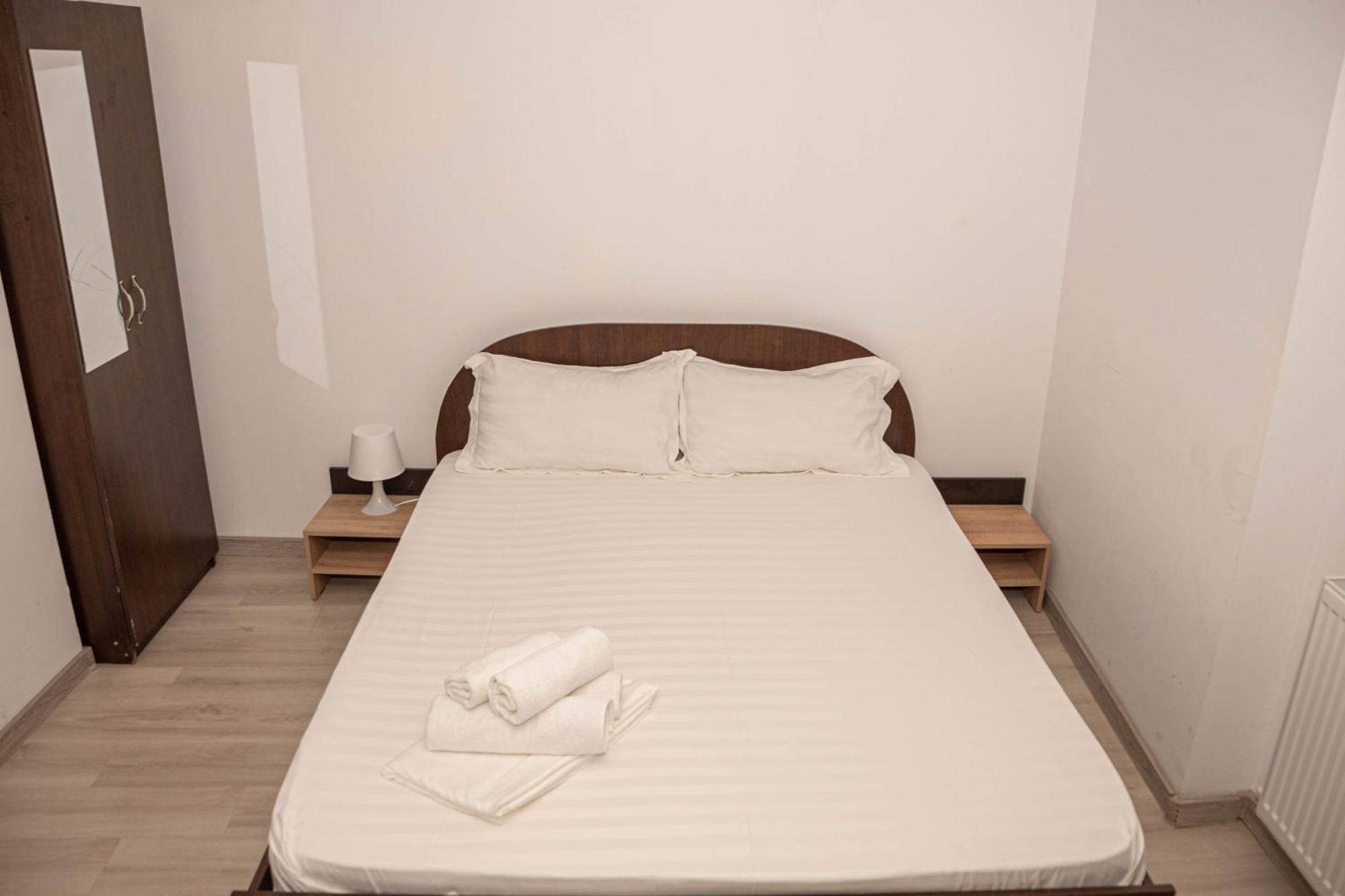 Occidental Wise Transit Hotel Бухарест Екстер'єр фото
