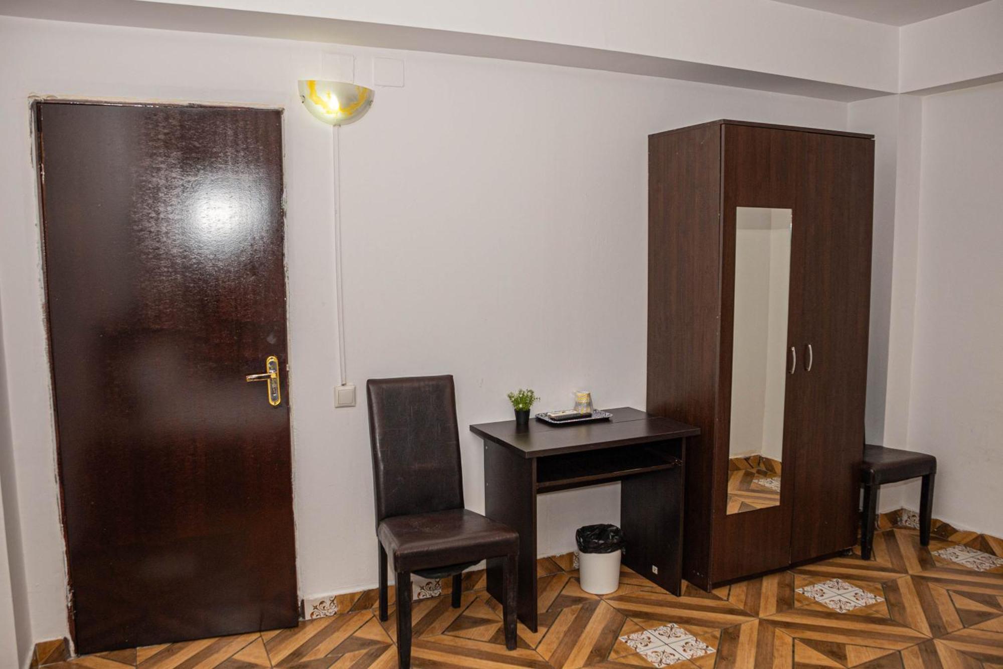 Occidental Wise Transit Hotel Бухарест Екстер'єр фото