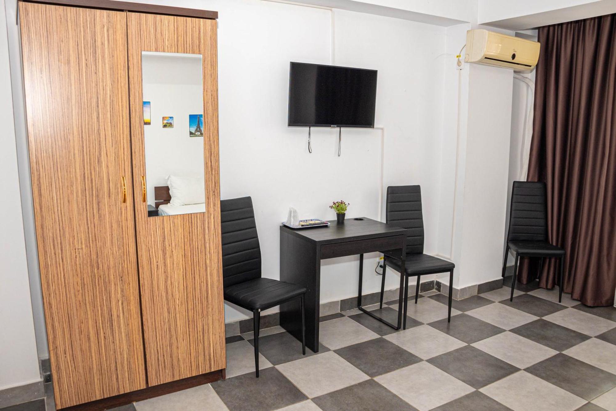 Occidental Wise Transit Hotel Бухарест Екстер'єр фото
