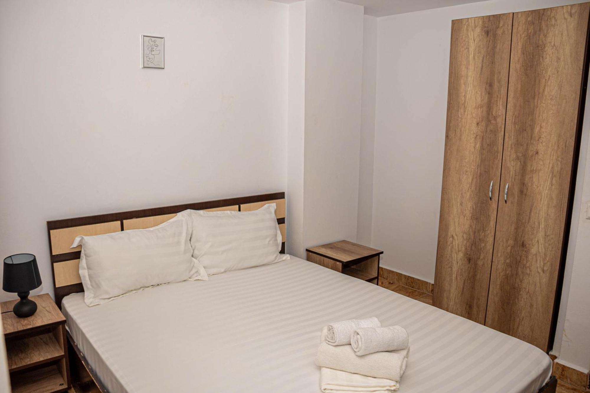 Occidental Wise Transit Hotel Бухарест Екстер'єр фото